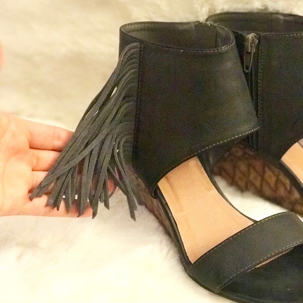 Rampage Grey Sandals ❤️